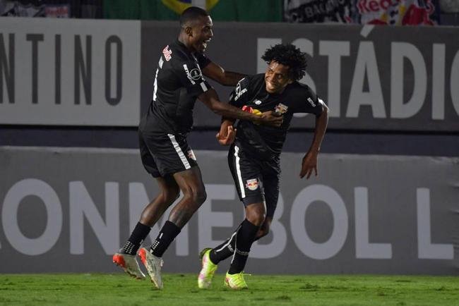 Se no quiser depender de outros resultados, o Red Bull Bragantino, que atualmente ocupa a segunda posio do Grupo C, com cinco pontos, deve vencer o lder Estudiantes e empatar com o Nacional do Uruguai