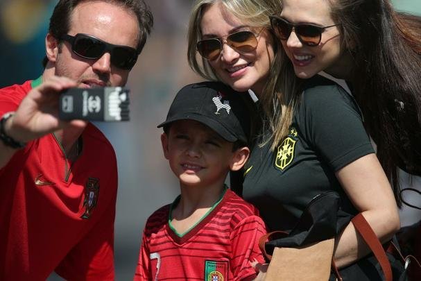 Mineiro ficou colorido nesta quarta-feira com camisas de clubes e selees em duelo da Olimpada