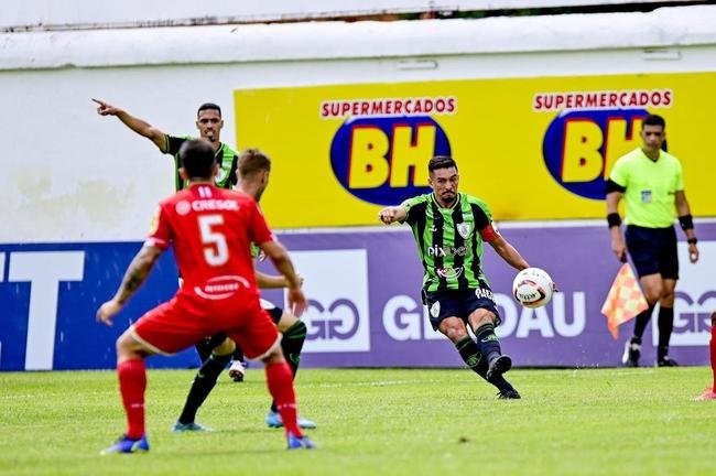 Jogo foi disputado com muito calor, em Nova Lima, na manh deste sbado 