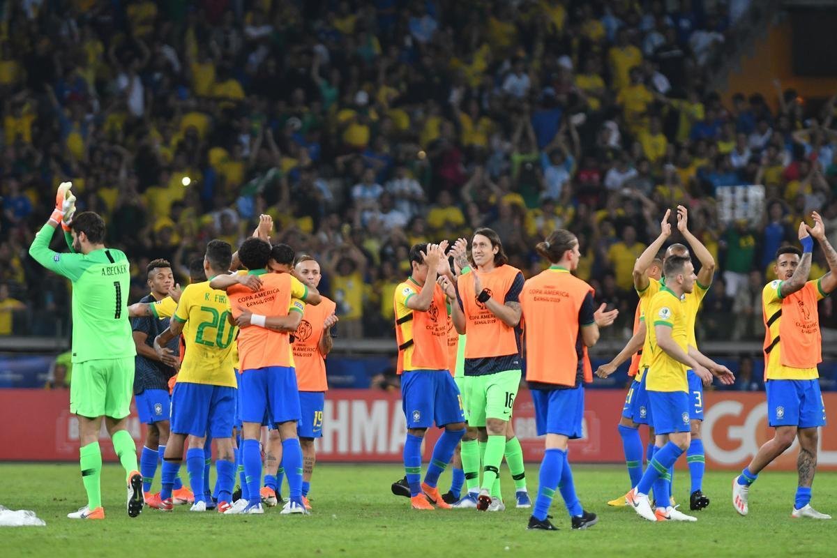 Fotos da vitria do Brasil sobre a Argentina, por 2 a 0, no Mineiro, pela semifinal da Copa Amrica; Gabriel Jesus e Firmino marcaram os gols da seleo em BH