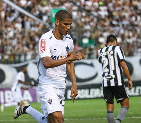 Atltico  derrotado pelo Botafogo, pela 31 rodada do Brasileiro, e fica mais distante do ttulo