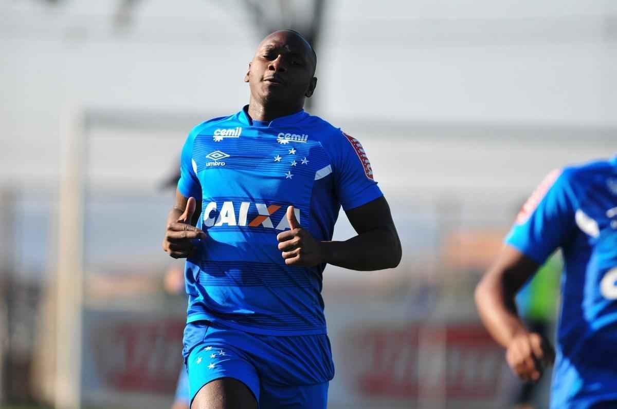 Fotos do treino do Cruzeiro desta sexta-feira, na Toca da Raposa II (Alexandre Guzanshe/EM D.A Press)