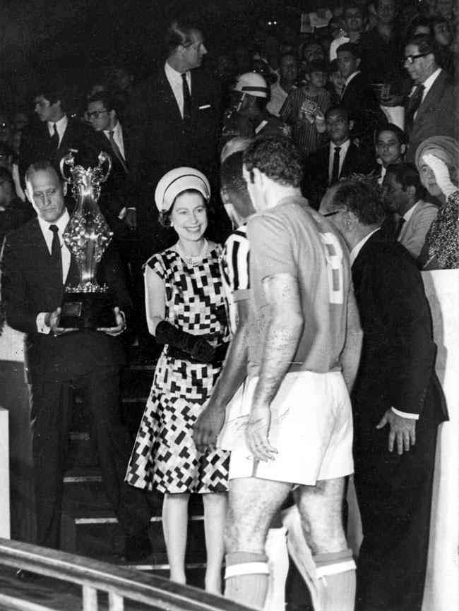 Encontro da Rainha Elizabeth com Pel e Gerson no Maracan em 10 de agosto de 1968