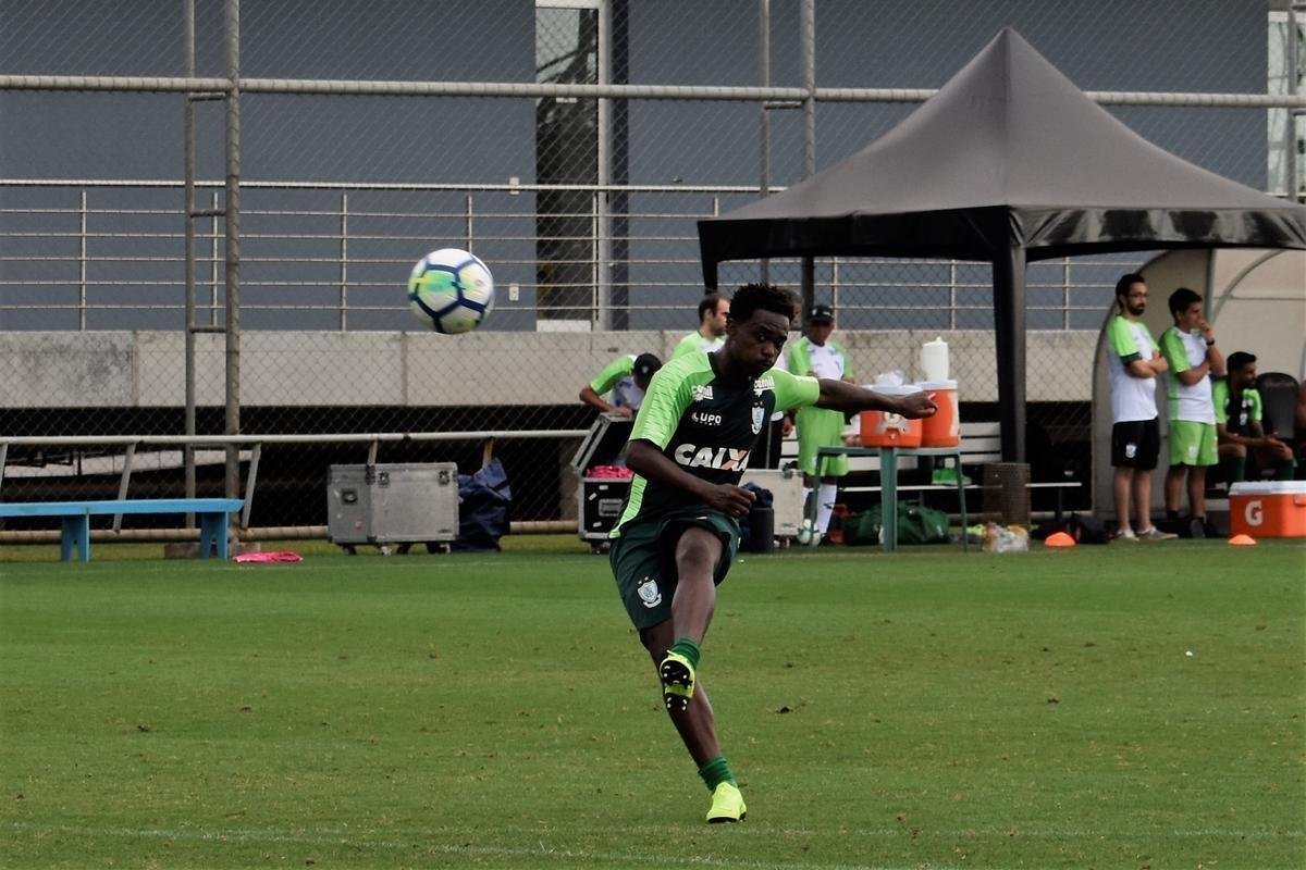 Treino do Amrica no CT do Grmio, em Porto Alegre, antes de 'deciso' contra o Inter pelo Brasileiro