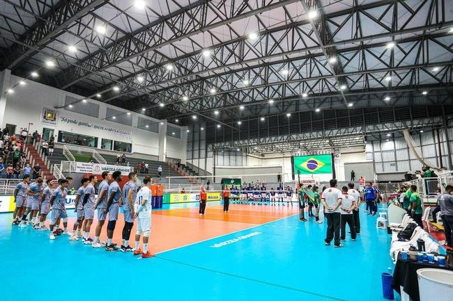 Cruzeiro vence o Natal por 3 sets a 0, em Campo Grande, e  tetra da Supercopa