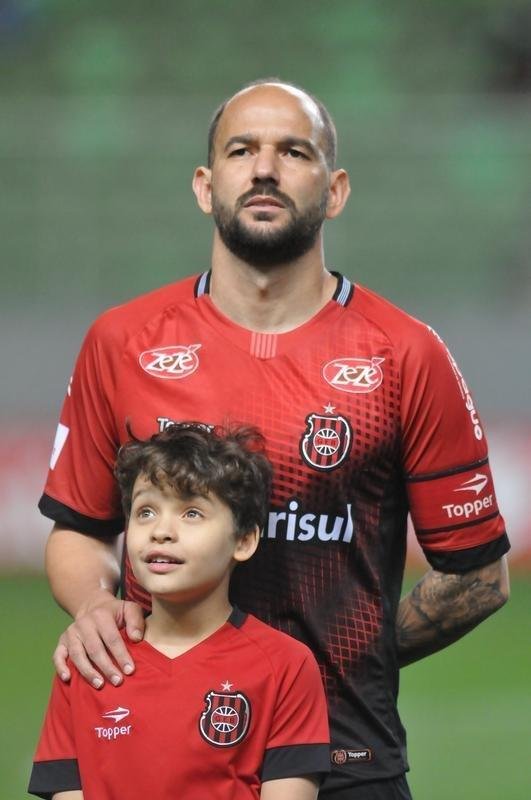 Fotos de Amrica x Brasil de Pelotas, no Independncia, pela 24 rodada da Srie B