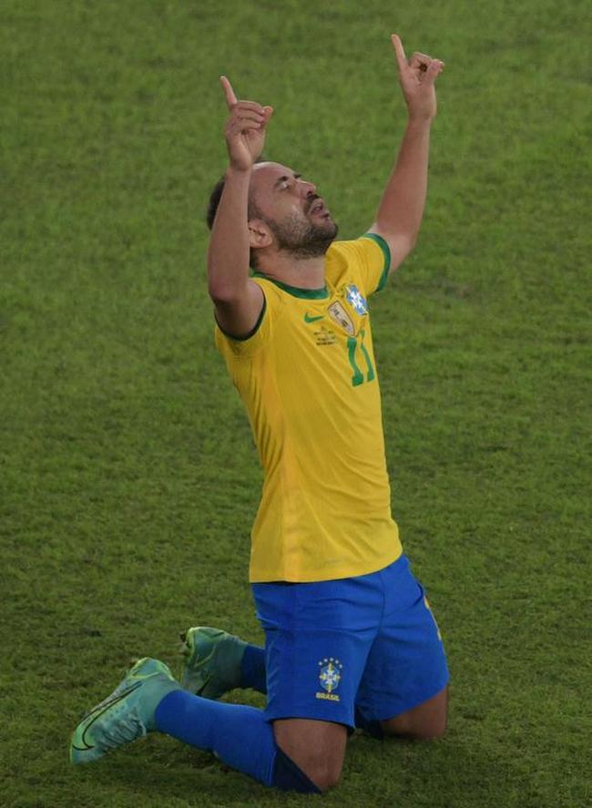 Brasil e Peru se enfrentaram pela segunda rodada do Grupo B da Copa Amrica