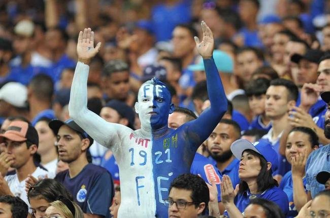 Cruzeiro estreou terceiro uniforme, o ltimo produzido pela Umbro