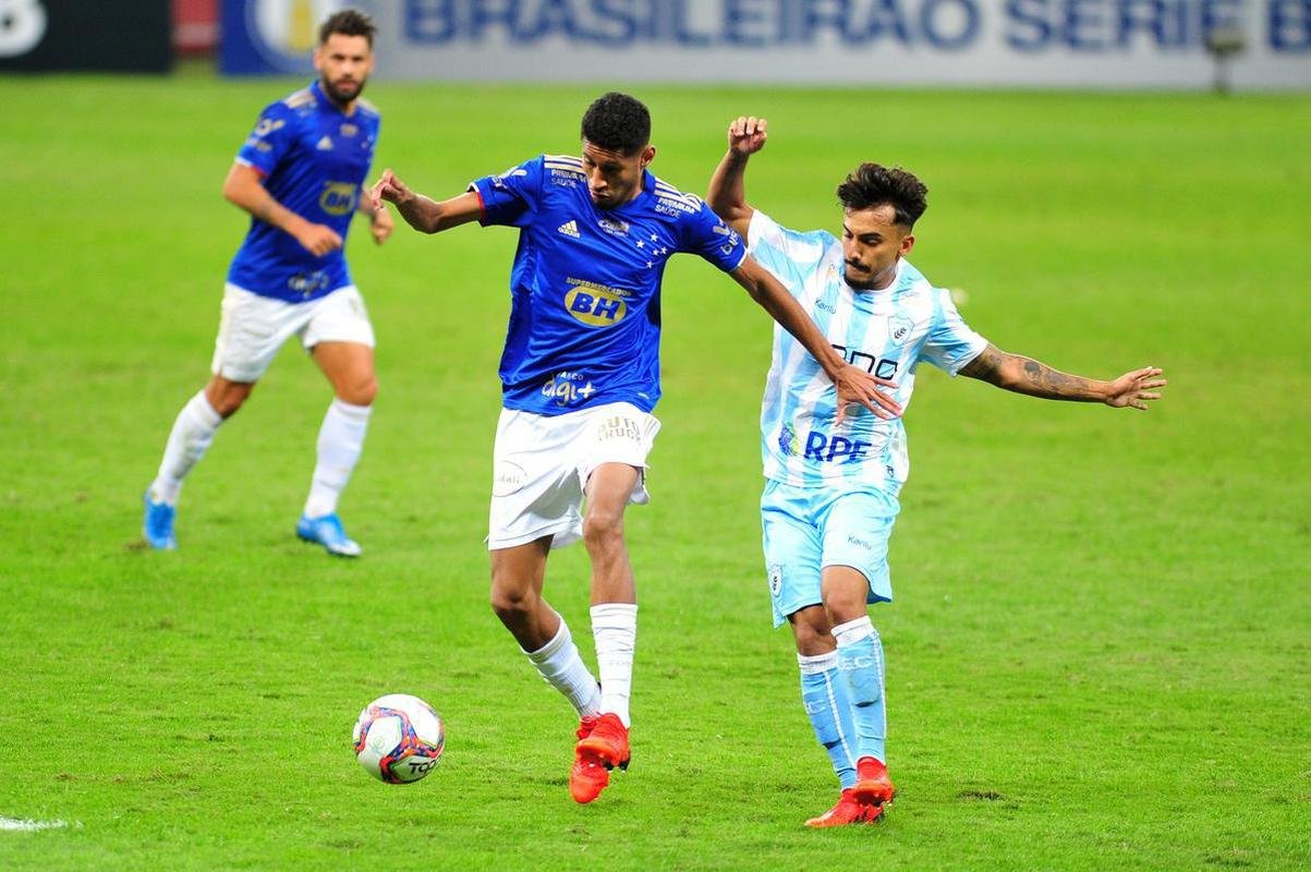 Fotos de Cruzeiro x Londrina, no Mineiro, pela 15 rodada da Srie B