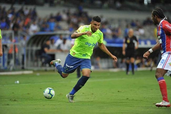 Cruzeiro estreou terceiro uniforme, o ltimo produzido pela Umbro