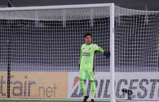 Com 25 casos simultneos de COVID-19, River Plate enfrentou Independiente Santa Fe-COL com apenas 11 jogadores disponveis e com o volante Enzo Prez improvisado como goleiro.