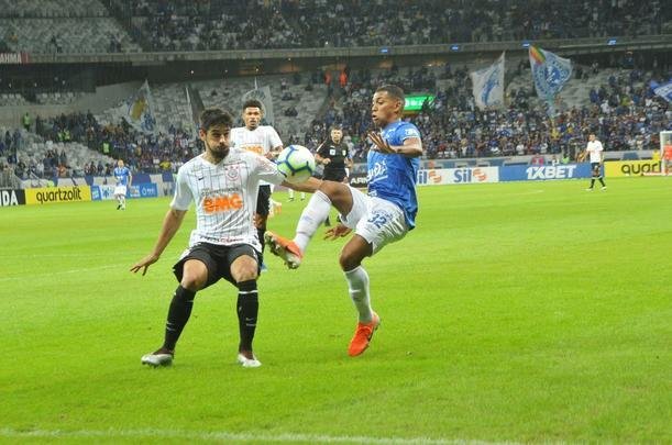 Fotos de Cruzeiro x Corinthians, no Mineiro, pela oitava rodada do Campeonato Brasileiro