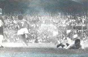 Na estreia, Cruzeiro bateu o Internacional por 5 a 4, em um dos maiores jogos da hist�ria do Mineir�o