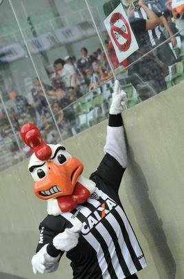 Imagens da torcida do Atltico no clssico contra o Cruzeiro, no Independncia, pelo Campeonato Brasileiro 