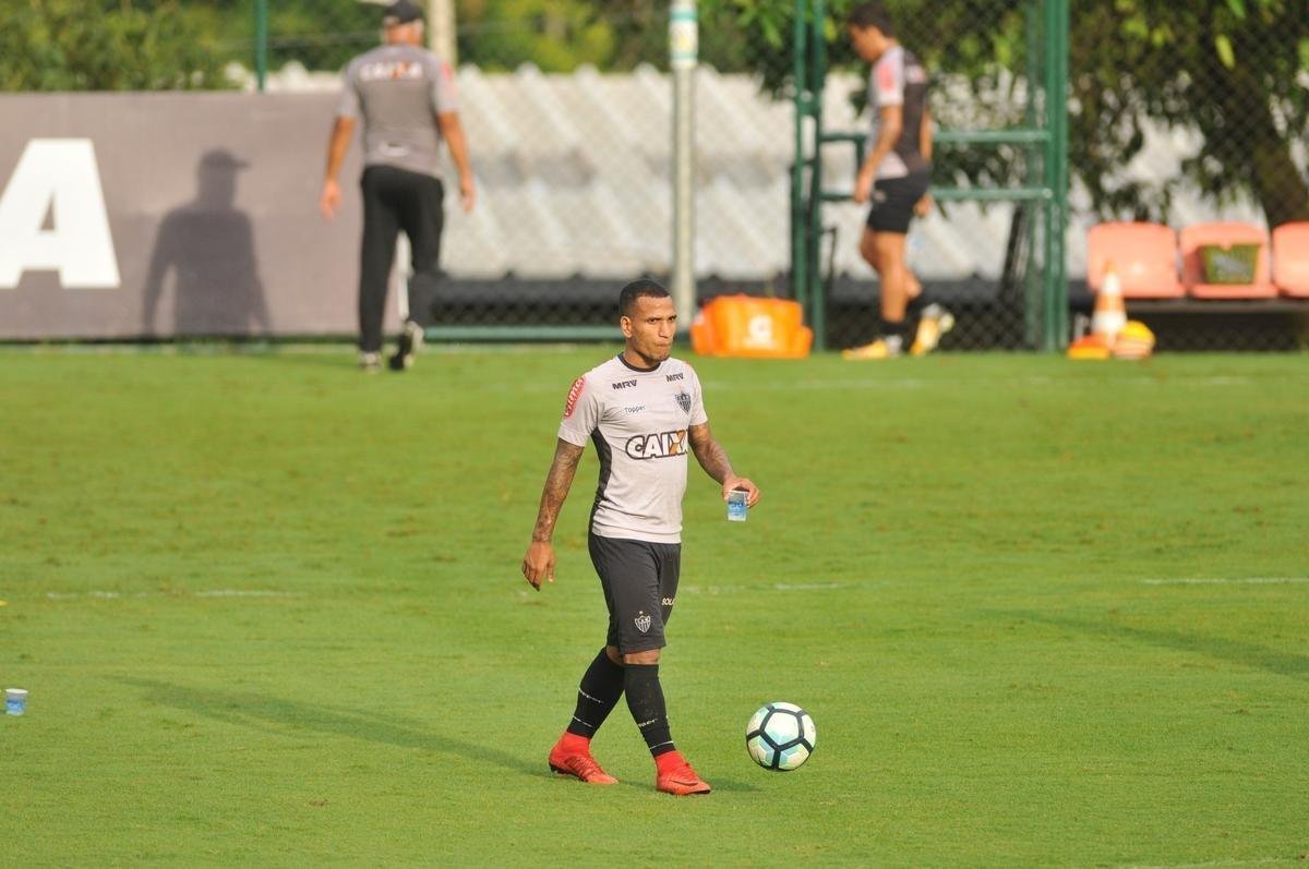 O elenco do Atltico treinou nesta quinta-feira de olho no jogo contra o Corinthians, neste domingo
