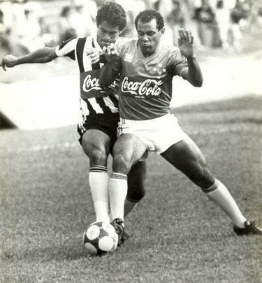 Imagens do Cruzeiro com a camisa da Adidas (Arquivo/Estado de Minas)