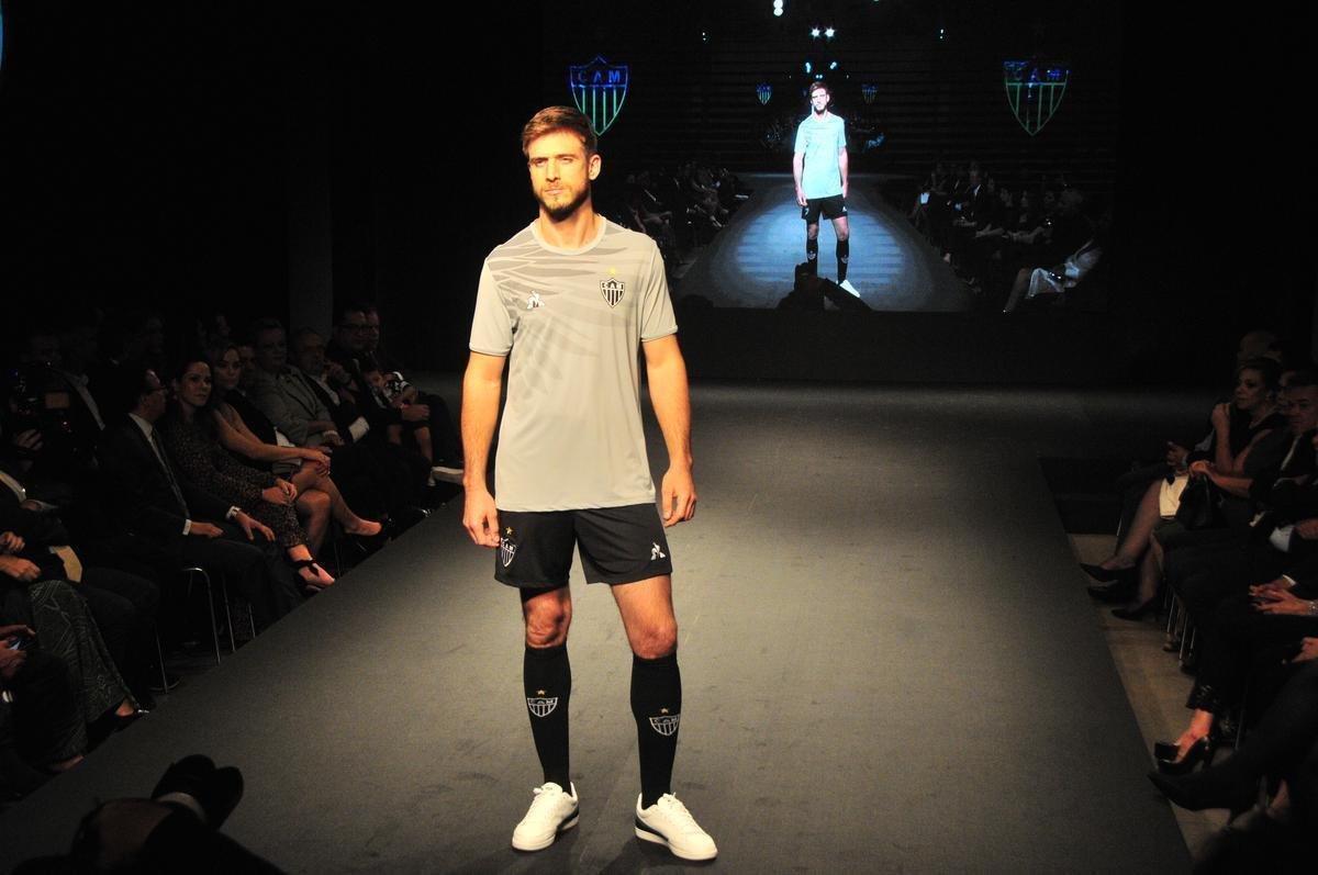 Nova coleo de uniformes do Atltico produzida pela fornecedora francesa Le Coq