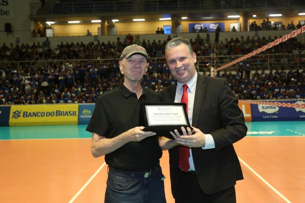 Em abril de 2019, Mrio Marcos Procpio, ex- atleta do Minas e da Seleo Brasileira, foi homenageado pelo clube mineiro