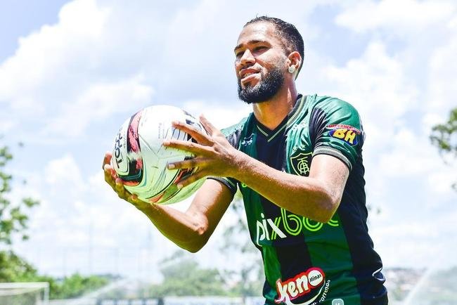 Atacante Everaldo foi apresentado nesta quinta-feira (19) como novo refor�o do Am�rica para a temporada de 2022