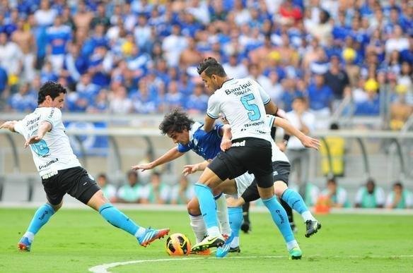 Partida vlida pela 33 rodada do Brasileiro, no Mineiro