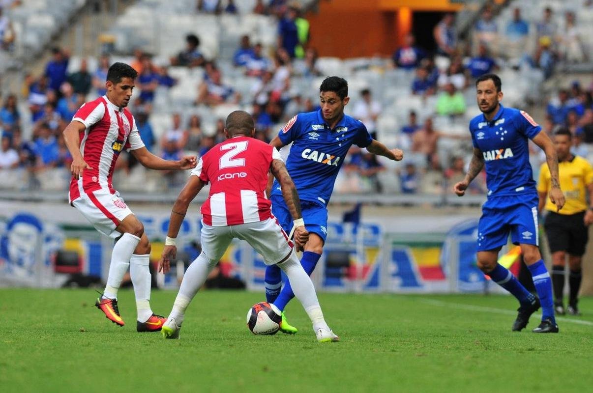 Em 2017, o Cruzeiro venceu o Villa Nova por 2 a 1 no Mineiro