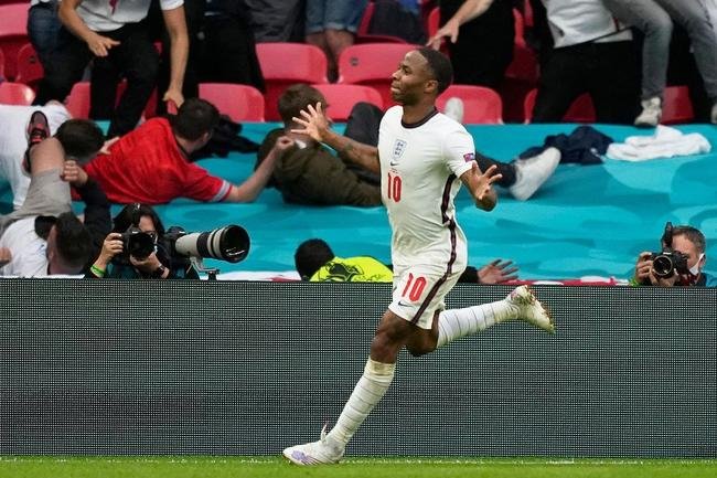 Fotos do gol de Sterling, da Inglaterra, sobre a Alemanha, em Wembley. Ingleses venceram por 2 a 0 e avan�aram �s quartas de final da Eurocopa
