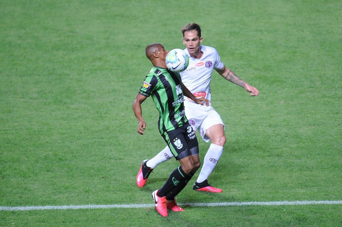 Fotos do duelo entre Amrica e Ferroviria, no Independncia, em BH, pela terceira fase da Copa do Brasil