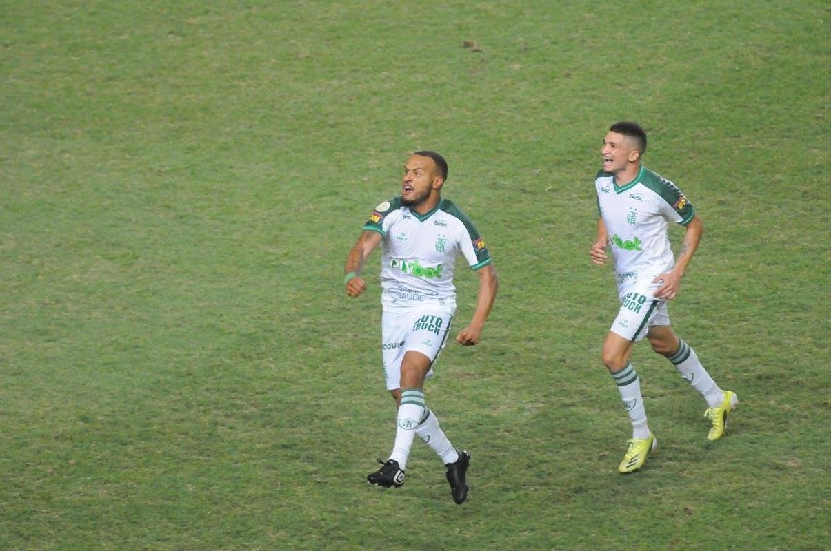 Na etapa final, Amrica desperdiou pnalti cobrado por Felipe Azevedo, mas conseguiu o empate em golao de Patric