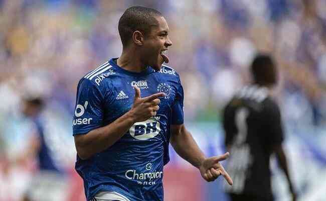 Vitor Roque deixou o Cruzeiro nessa segunda-feira (11)