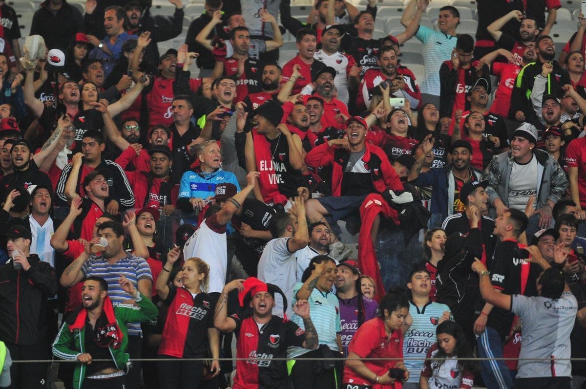 Fotos das torcidas de Atltico e Coln, no Mineiro, na semifinal da Copa Sul-Americana
