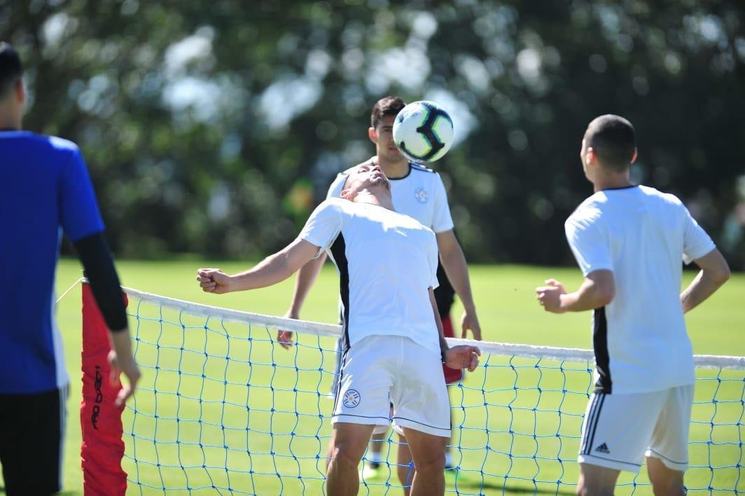 Seleo Paraguaia treina na Toca da Raposa 2