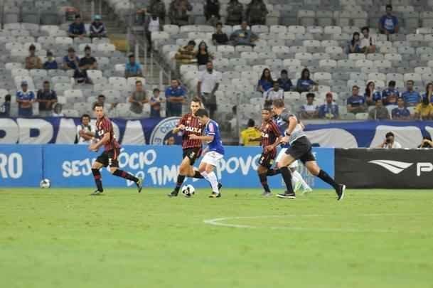 Cruzeiro e Atltico-PR jogaram no Mineiro pela terceira rodada do Grupo C da Primeira Liga