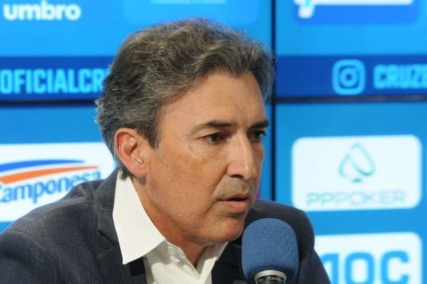 Fotos da apresentao do atacante Ezequiel no Cruzeiro