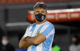 Renato Gacho homenageia Maradona em jogo da Libertadores