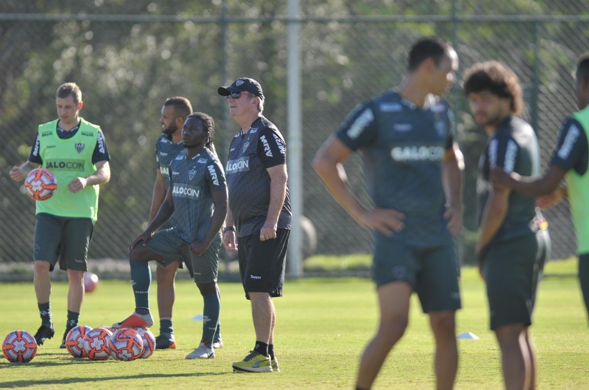 Veja fotos do treino do Atltico
