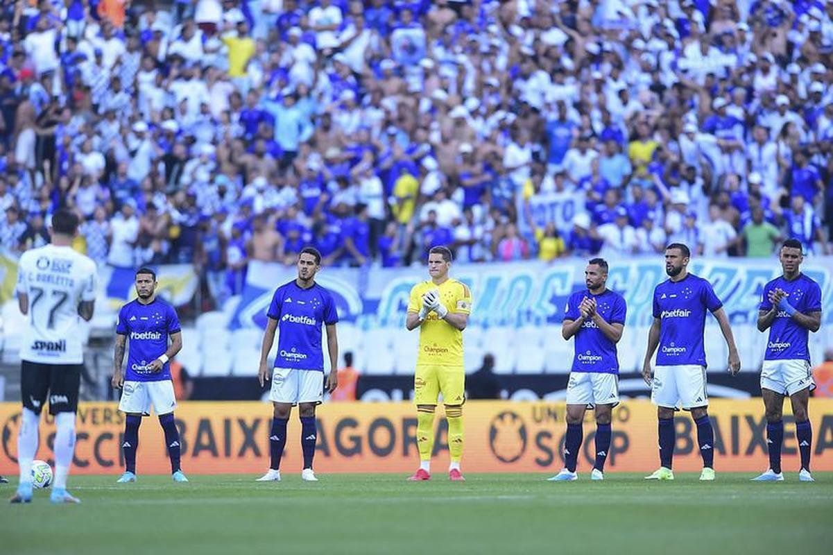Torcida do Cruzeiro na Neo Qumica Arena, em So Paulo