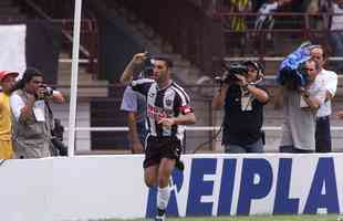 2001 - Nessa temporada, o Atltico fez 120 gols. Guilherme foi o artilheiro, marcando 32 vezes