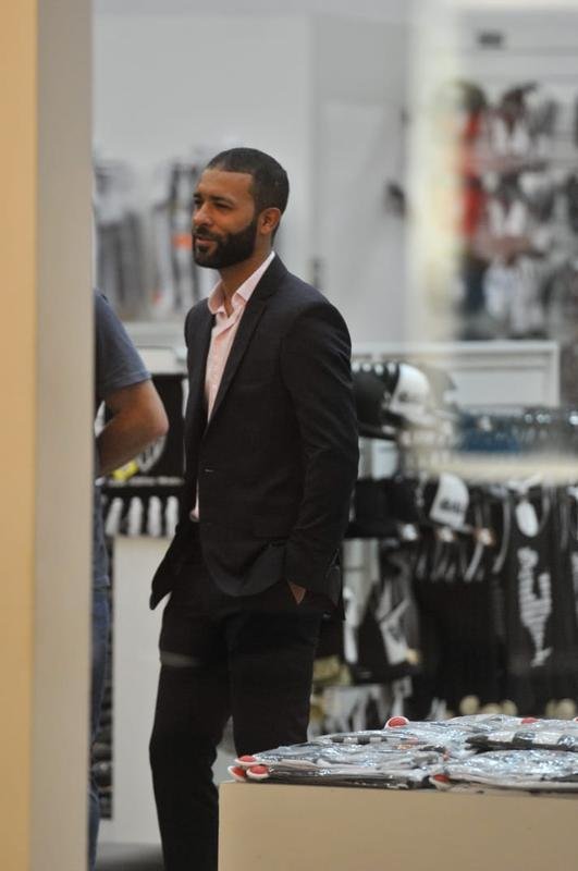 Cerimnia de entrega da Medalha ao Mrito ao Clube Atltico Mineiro pelo Conselho Deliberativo do clube. Na foto, os volantes Leandro Donizete e Pierre, campees da Libertadores pelo Galo em 2013