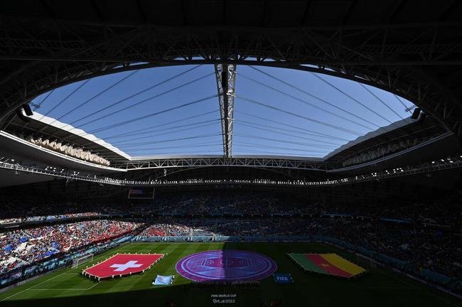 Pela primeira rodada do Grupo G da Copa do Mundo, Sua e Camares se enfrentam no Estdio Janoub, em Al-Wakra