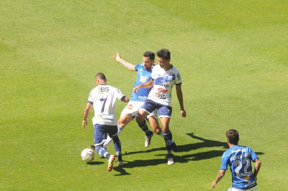 Na retomada do Campeonato Mineiro, Cruzeiro e URT se enfrentaram no Mineiro