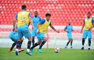 Fotos do treino do Cruzeiro no estdio Libertadores de Amrica, casa do Independiente, em Avellaneda. Time celeste fechou preparao para o jogo contra o Racing, s 21h30 desta tera-feira, no El Cilindro, pela primeira rodada do Grupo 5 da Copa Libertadores (Ramon Lisboa/EM D.A Press)