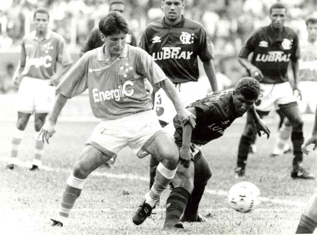 1995 - Supercopa da Libertadores - Cruzeiro foi eliminado na semifinal ao ser derrotado pelo Flamengo. Imagem da partida no Mineiro pela semifinal.