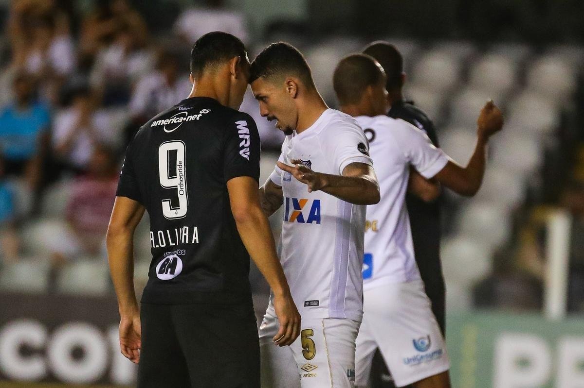 Na Vila Belmiro, Atltico  derrotado pelo Santos por 3 a 2, pela 37 rodada do Campeonato Brasileiro 
