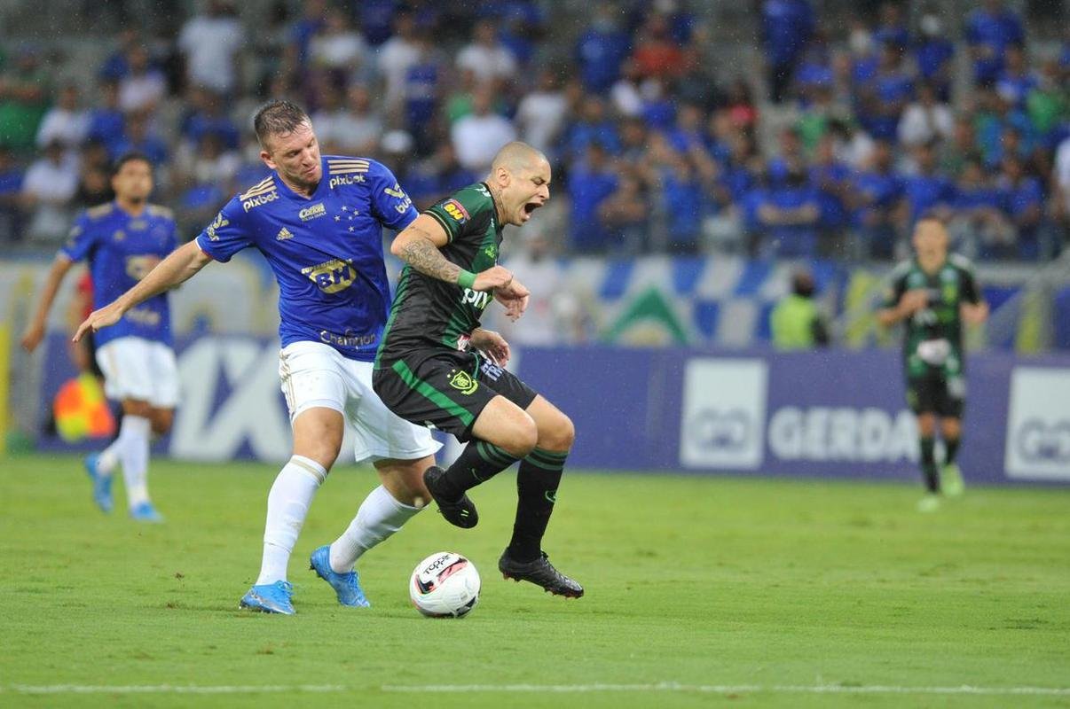 14- Eduardo Brock (zagueiro)
