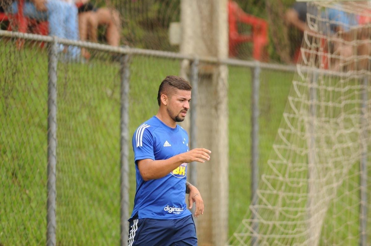 Com gol de Judivan e sob olhares dos membros do Ncleo Dirigente Transitrio, Raposa bateu o Bugre por 1 a 0