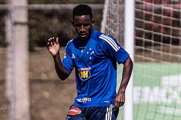 Botafogo negocia com Iván Angulo, jogador do Palmeiras emprestado