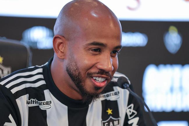 Veja fotos da apresentação de Patrick no Atlético