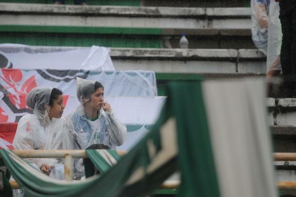 Brasileiros se despedem de jogadores, comisso tcnica e diretores da Chapecoense mortos em acidente areo na Colmbia