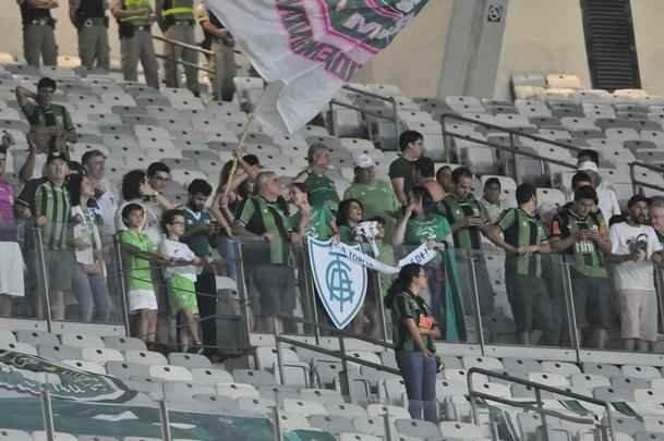 Cruzeiro e Amrica ficaram no empate, e permitiriam a chegada do Uberlndia  liderana