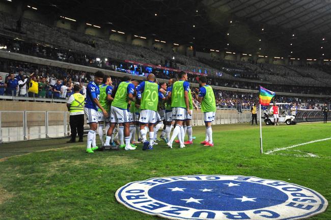 Cruzeiro vira sobre o Londrina e amplia vantagem na liderança da Série B